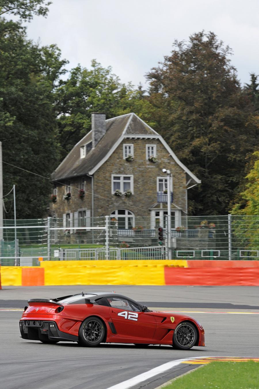  Ferrari 599XX 2011 года  (фото 7 из 8)